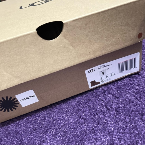 BRAND NEW‼️ UGG Kids Classic Mini ll (SIZE 4 GIRLS)
(COLOR CHESTNUT) main image 0